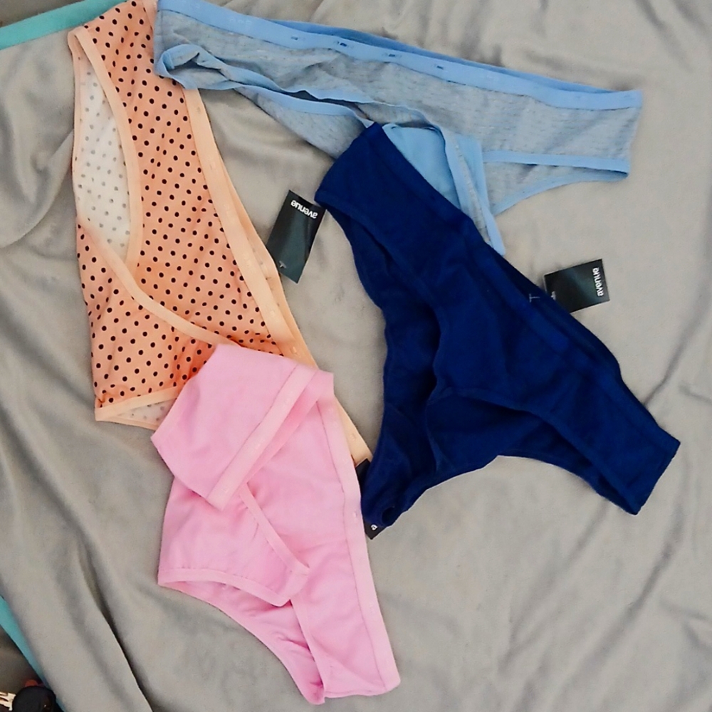 Women thongs